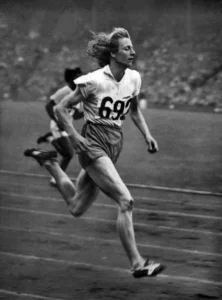 Fanny racing with the number 692